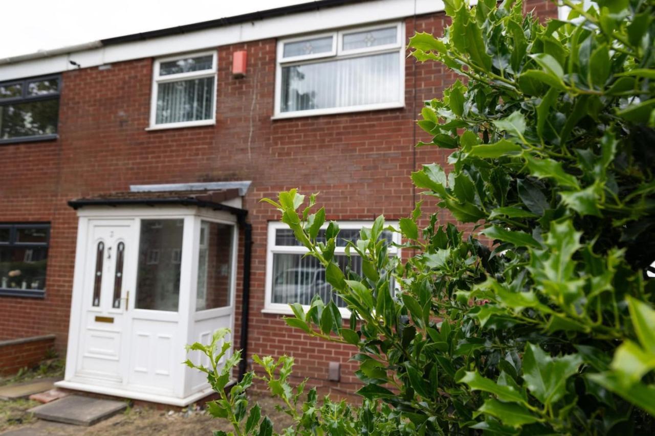 3 Bed Home Sleeps 8 People Located 1 Min From Train Stop - Otley Terrace Oldham Exterior foto